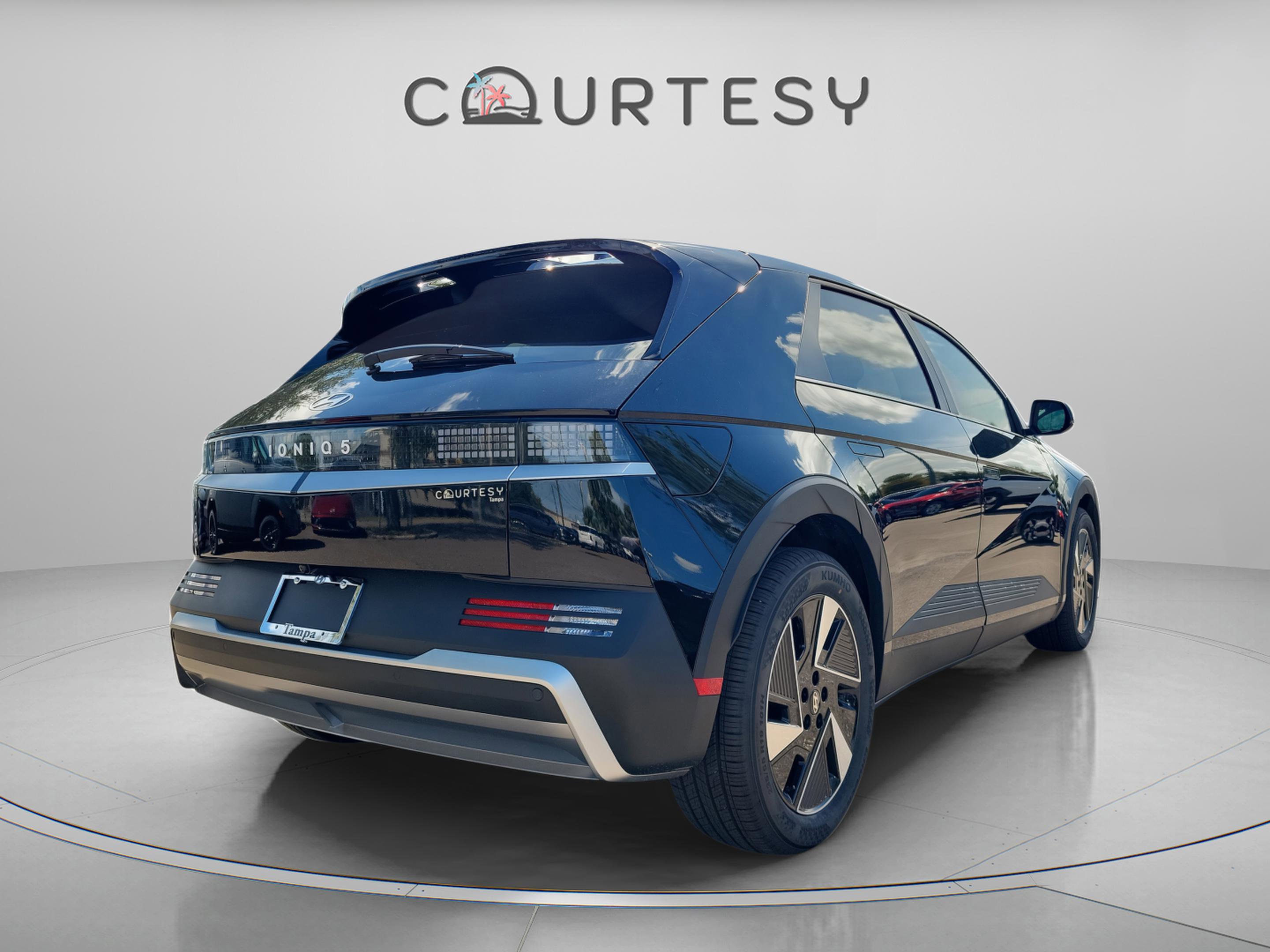 New 2025 Hyundai Ioniq 5 SE image 3