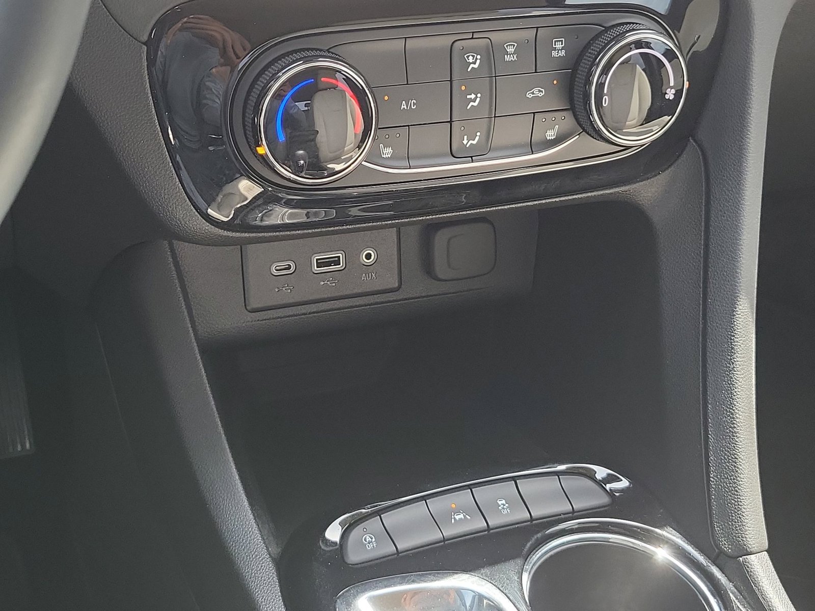 Used 2023 Buick Encore GX Preferred w/ Cold Weather Comfort Package FWD image 34