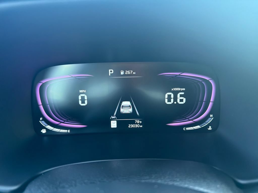 Used 2025 Kia Soul LX w/ LX Technology Package FWD image 17