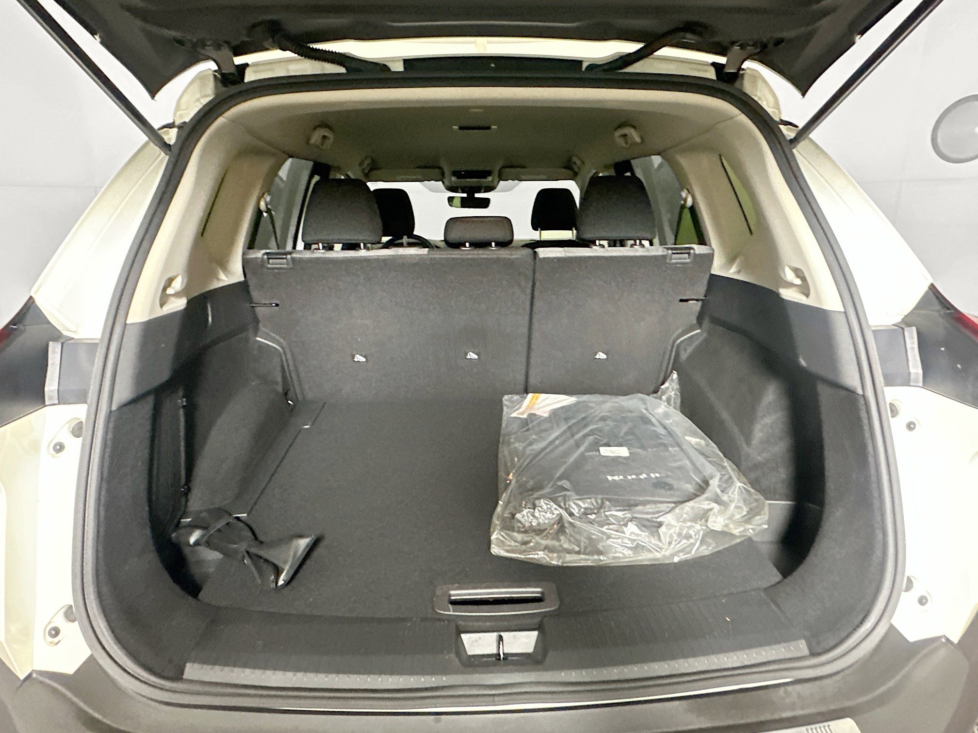 Used 2023 Nissan Rogue SV image 27