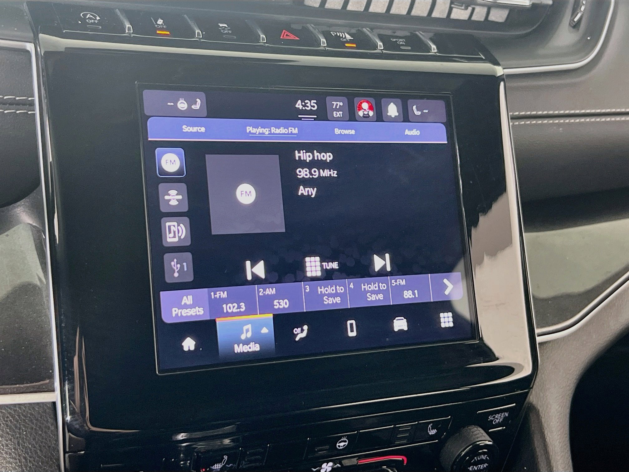 Used 2023 Jeep Grand Cherokee Altitude image 14