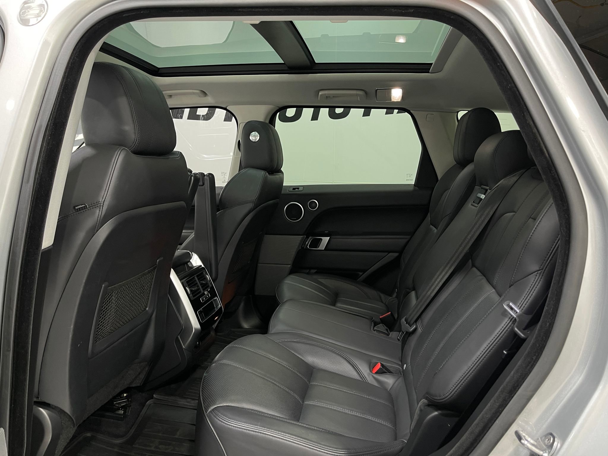 Used 2017 Land Rover Range Rover Sport HSE image 30
