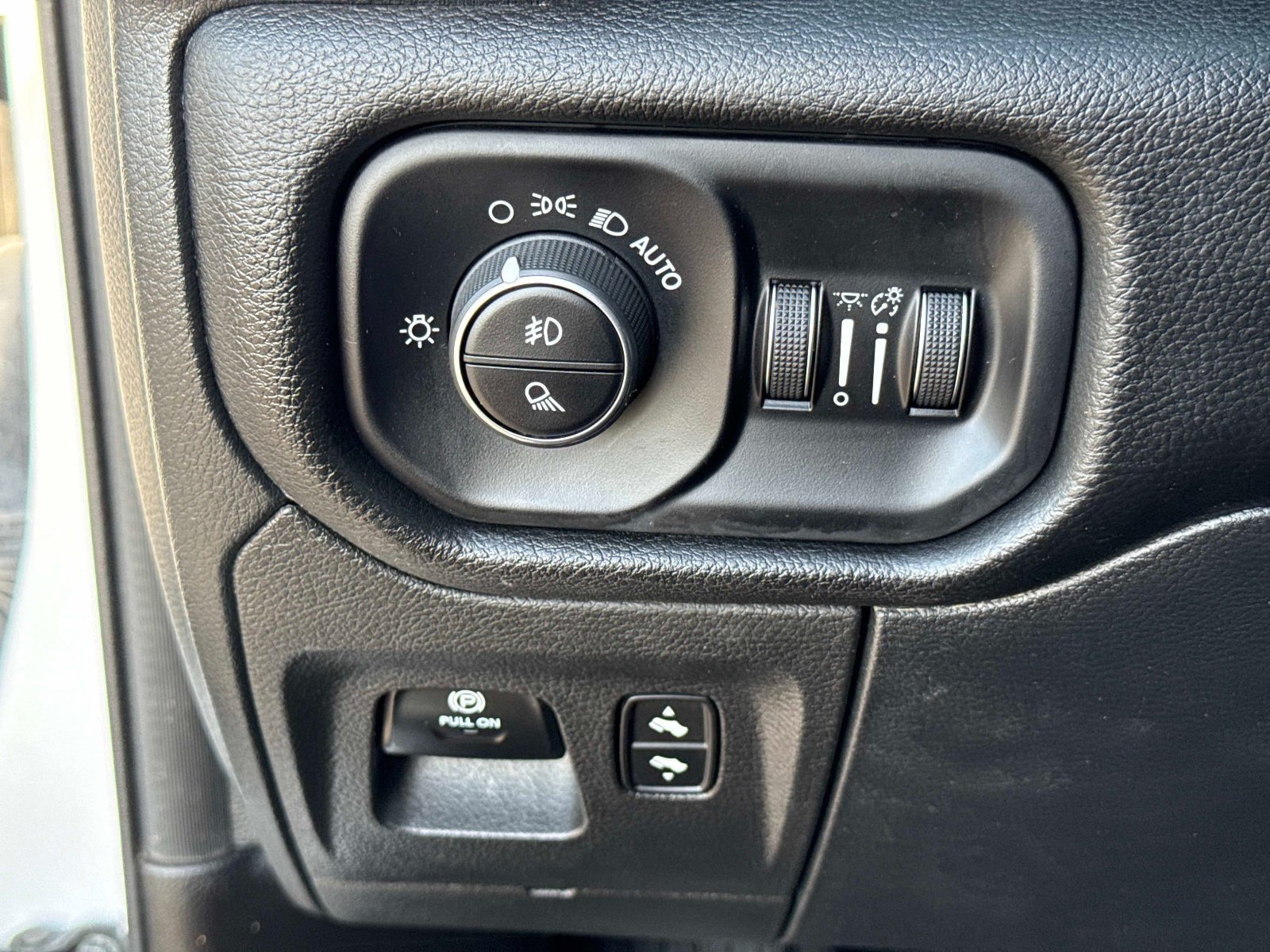 Certified 2025 RAM 1500 Laramie AWD/4WD image 32