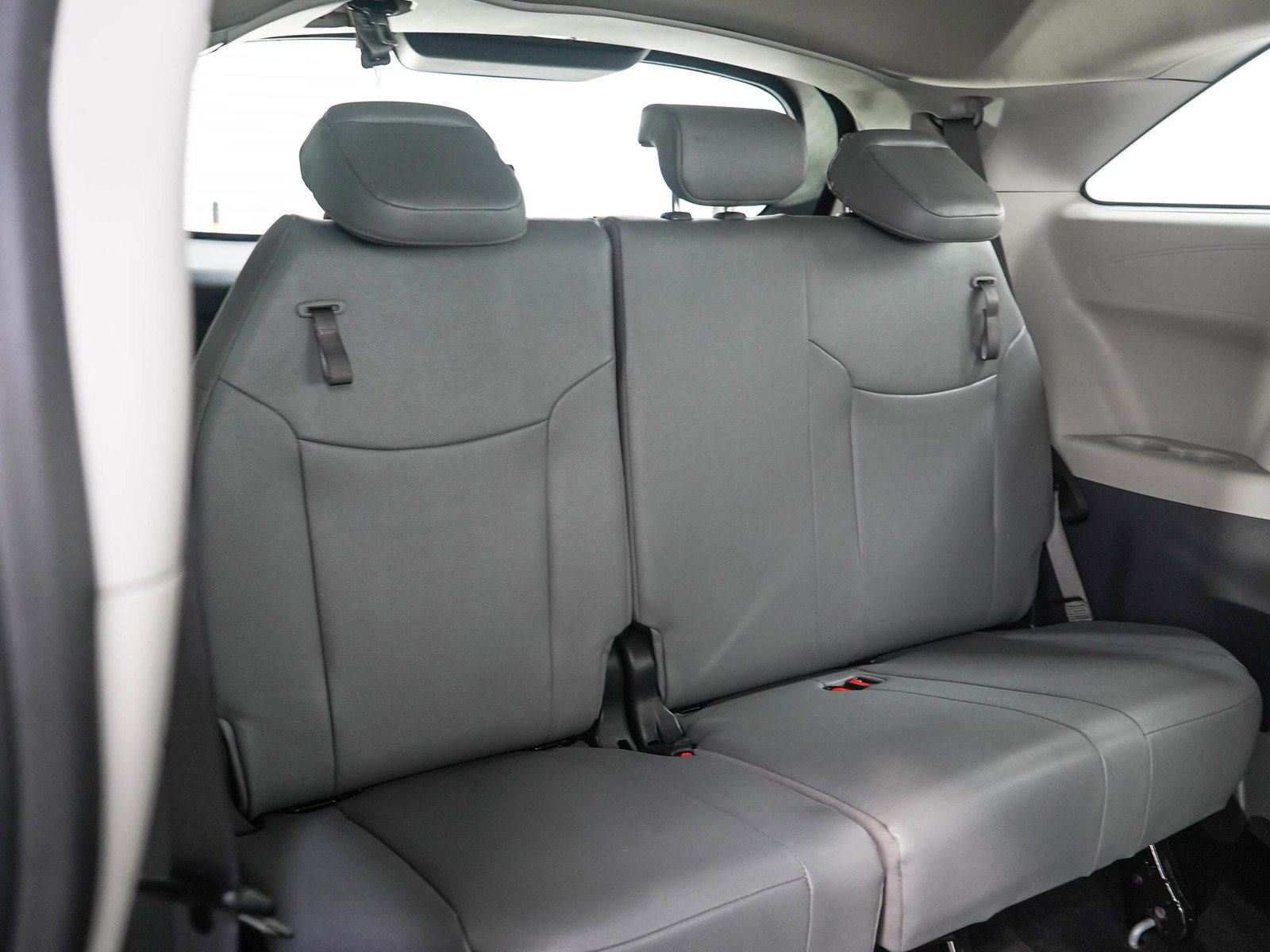 Used 2024 Toyota Sienna XLE FWD image 15