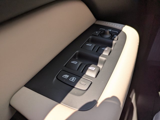 New 2026 Volvo XC60 T8 Plus w/ Protection Package Premier AWD/4WD image 30