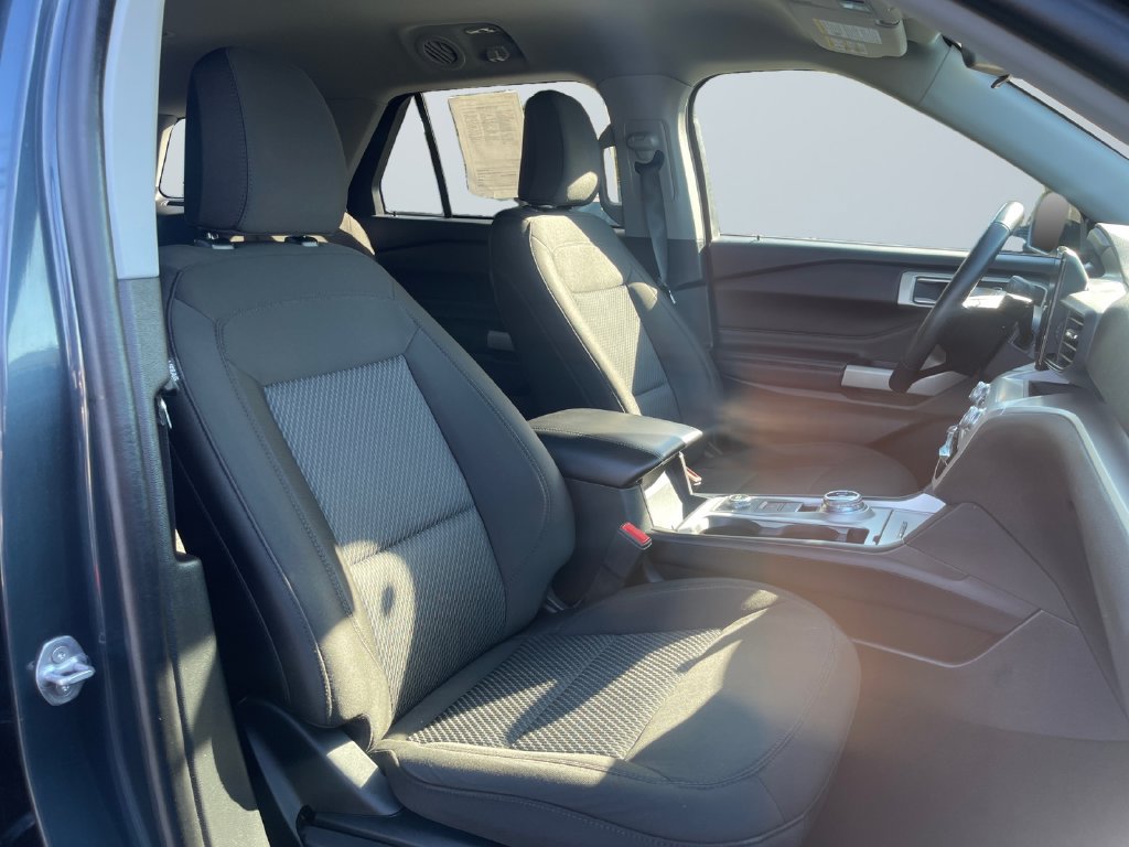 Used 2023 Ford Explorer XLT AWD/4WD image 15