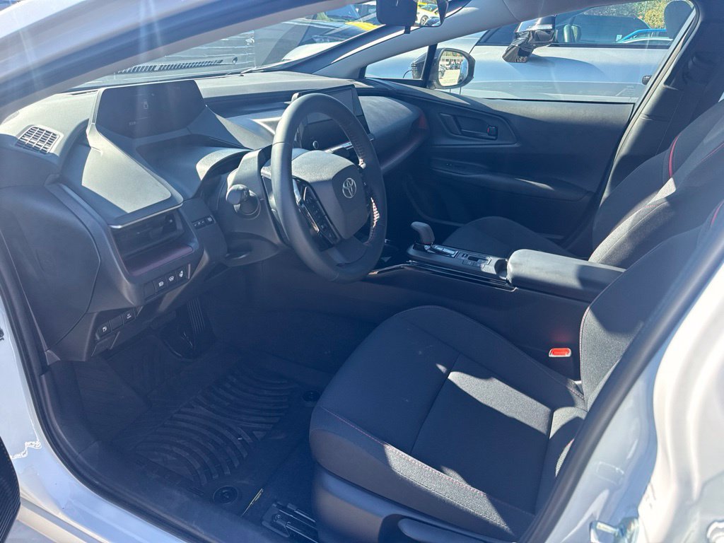 Used 2026 Toyota Prius Plug-In Hybrid FWD image 3