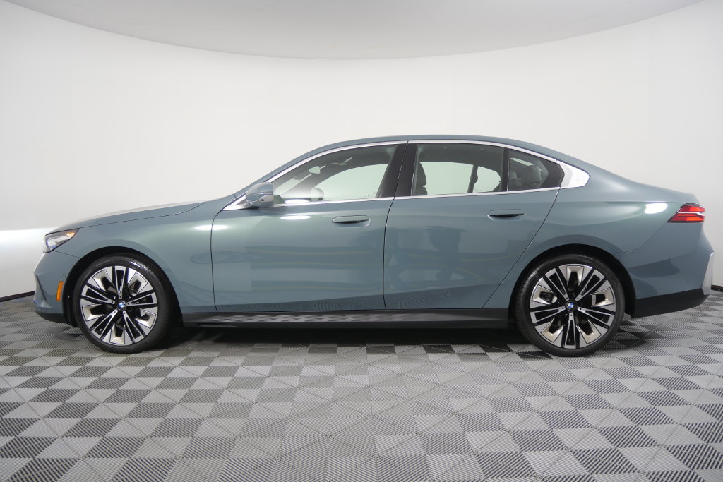 Used 2027 BMW 530i RWD image 7