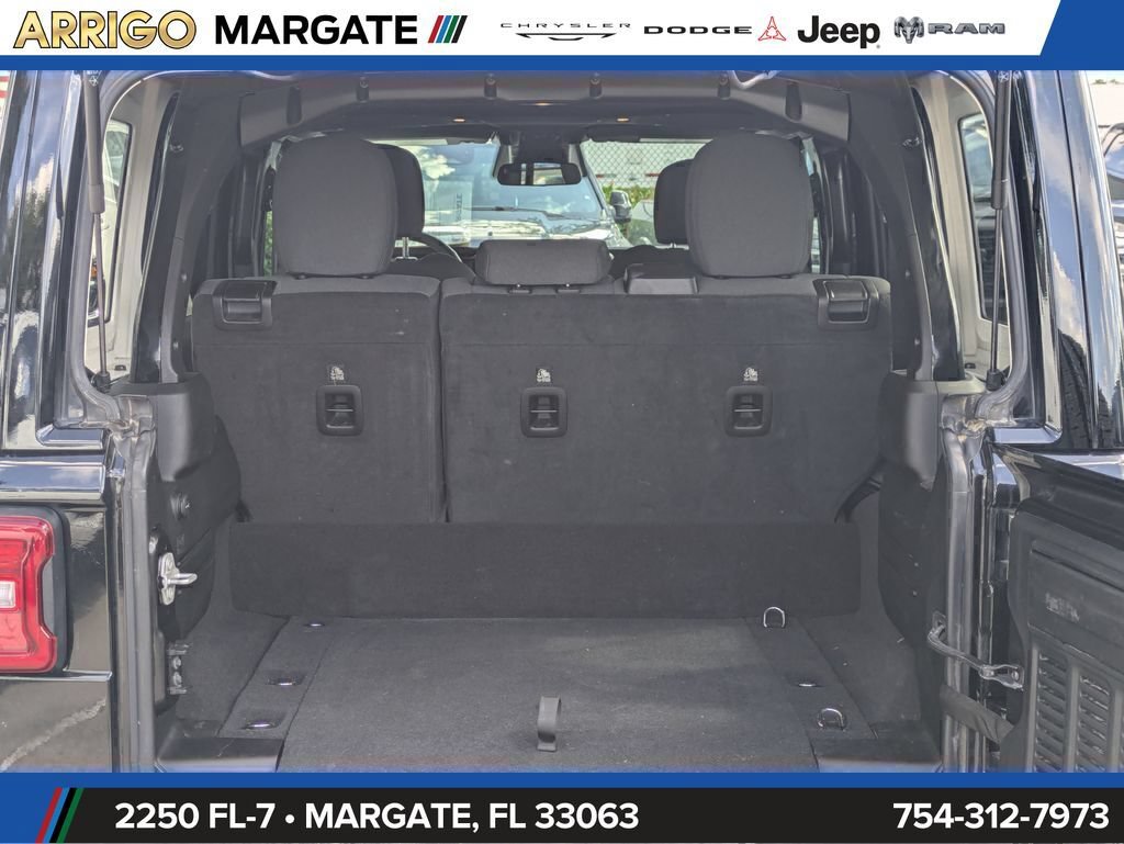Used 2025 Jeep Wrangler Unlimited Sahara AWD/4WD image 13