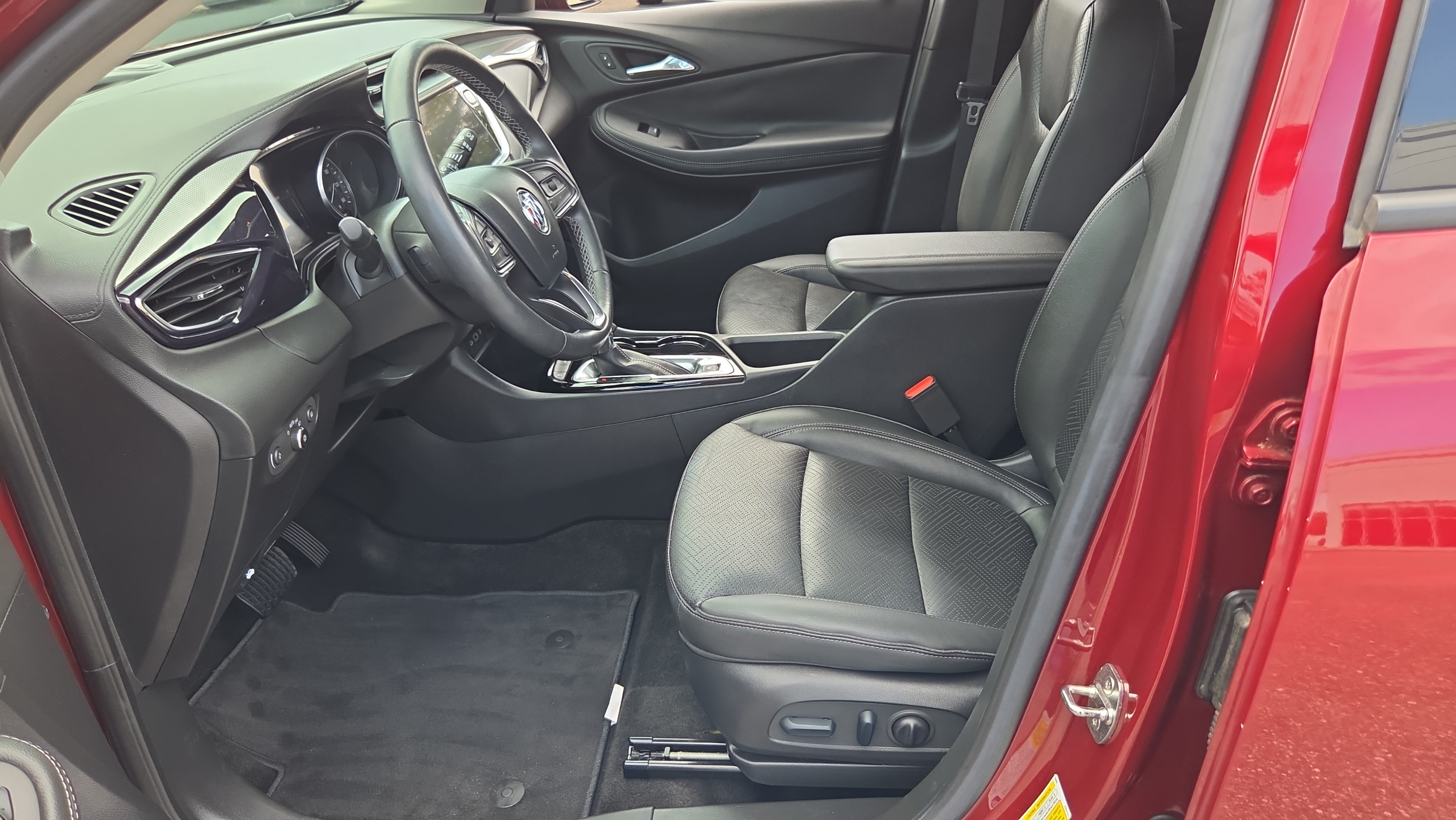 Used 2023 Buick Encore GX Essence w/ Experience Buick Package FWD image 9