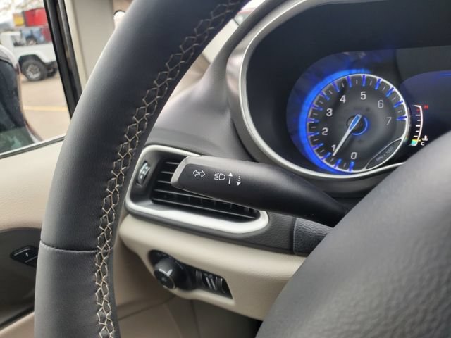Used 2024 Chrysler Pacifica Touring-L FWD image 14