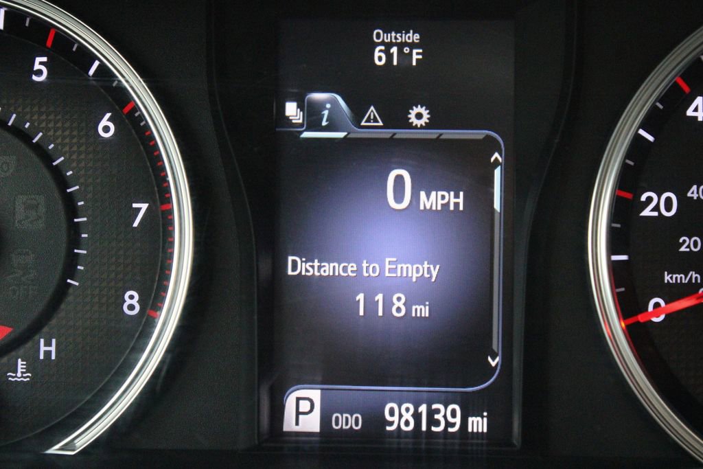 Used 2015 Toyota Camry SE FWD image 3