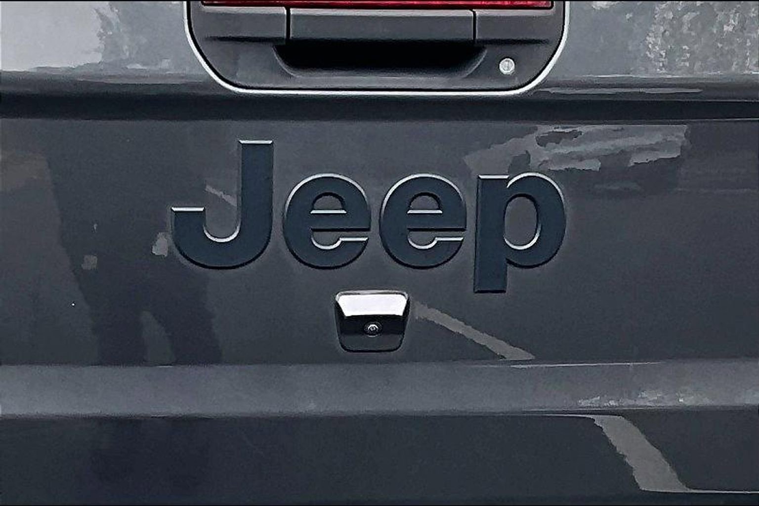 Used 2020 Jeep Gladiator Sport image 24