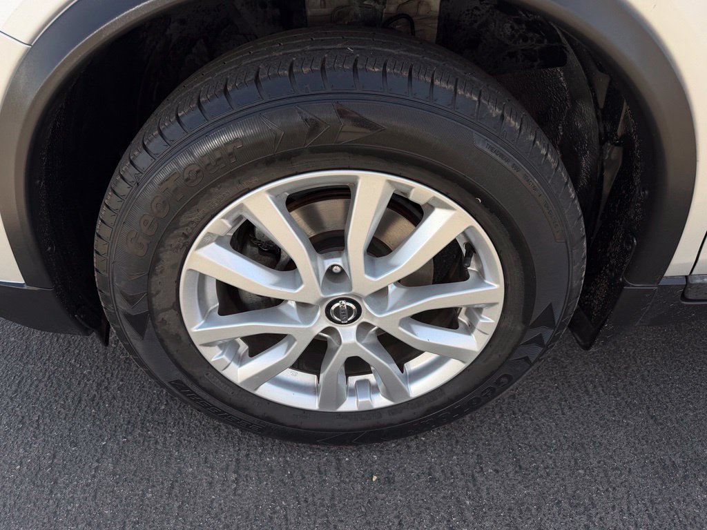 Used 2018 Nissan Rogue SV w/ Premium Package AWD/4WD image 9
