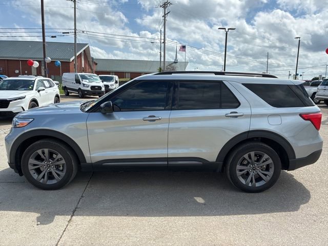Used 2022 Ford Explorer XLT w/ Equipment Group 202A AWD/4WD image 4