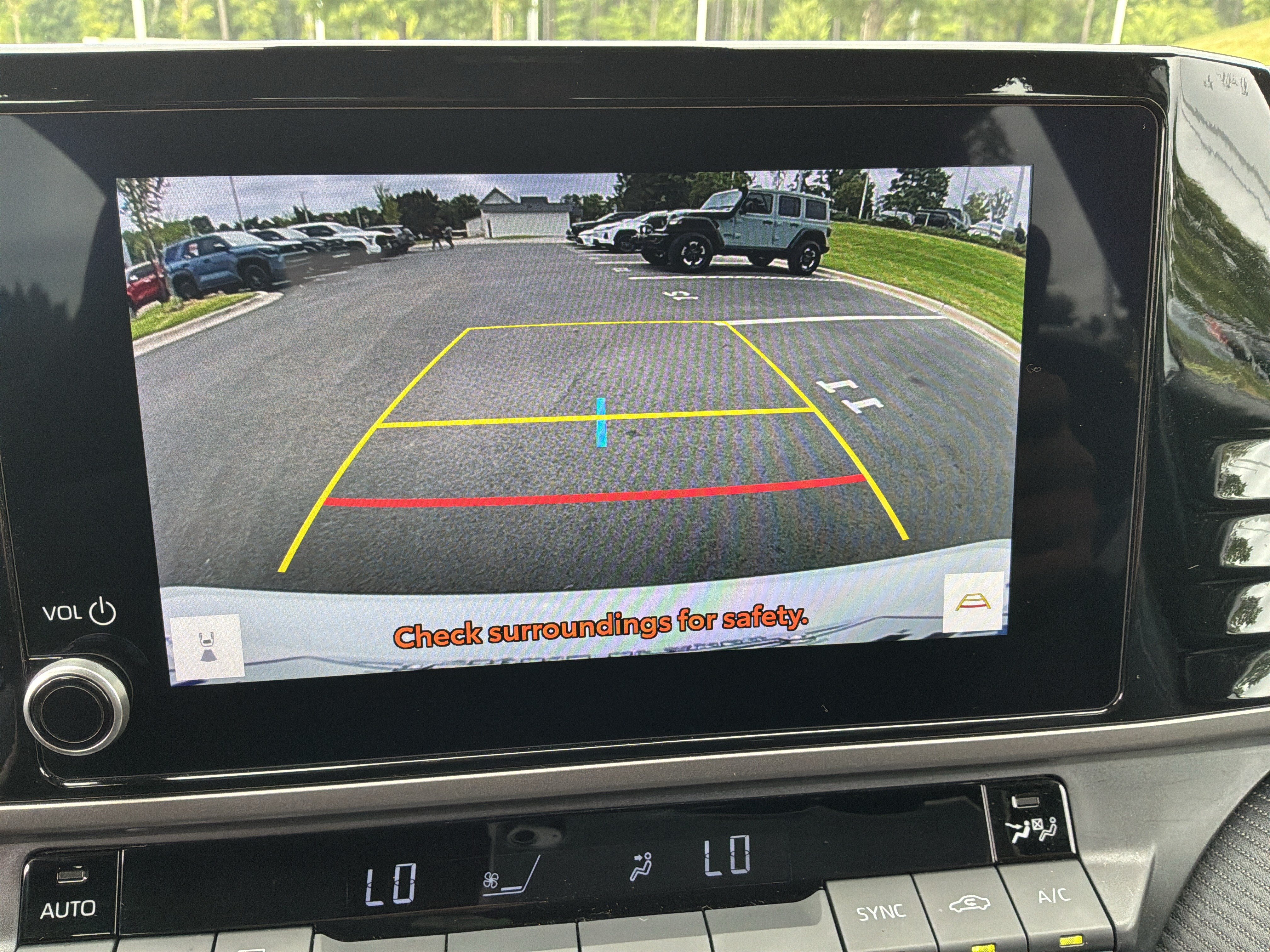 Used 2025 Toyota Camry SE FWD image 29