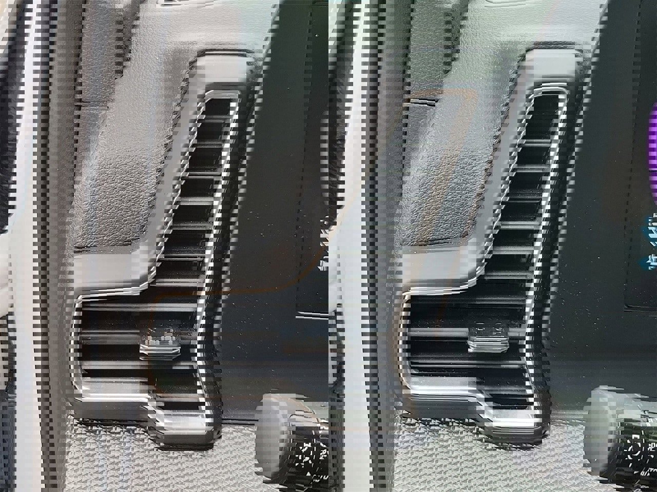 Used 2025 Kia Sportage LX image 30