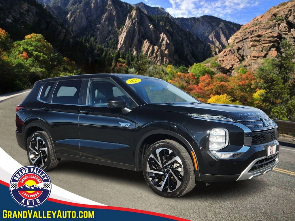 Used 2023 Mitsubishi Outlander SE image 1