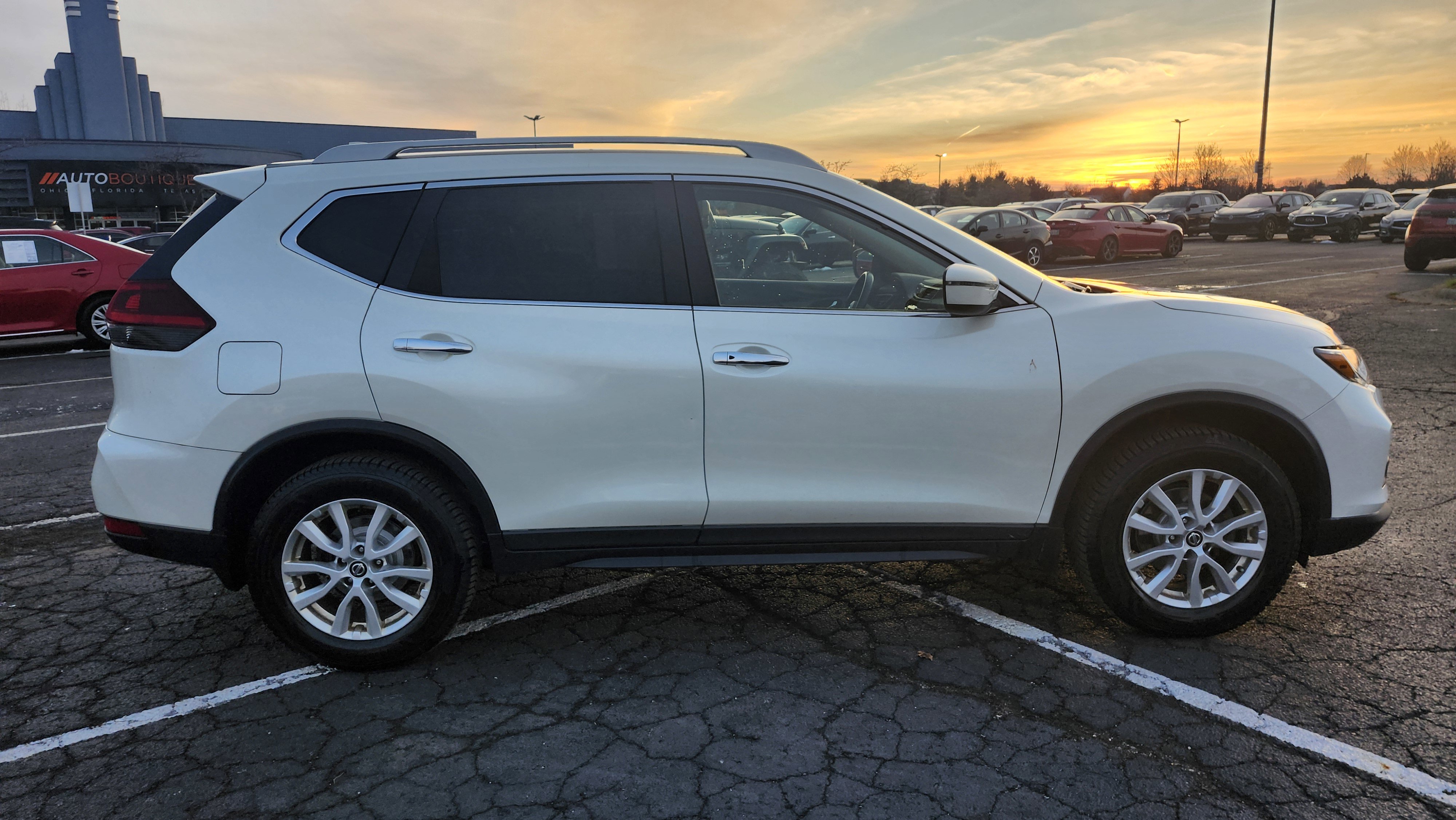 Used 2018 Nissan Rogue SV image 18