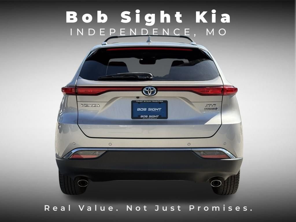 Used 2021 Toyota Venza XLE image 15