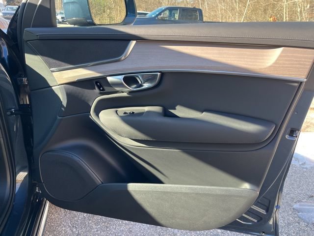 New 2026 Volvo XC90 B6 Core w/ Protection Package AWD/4WD image 13