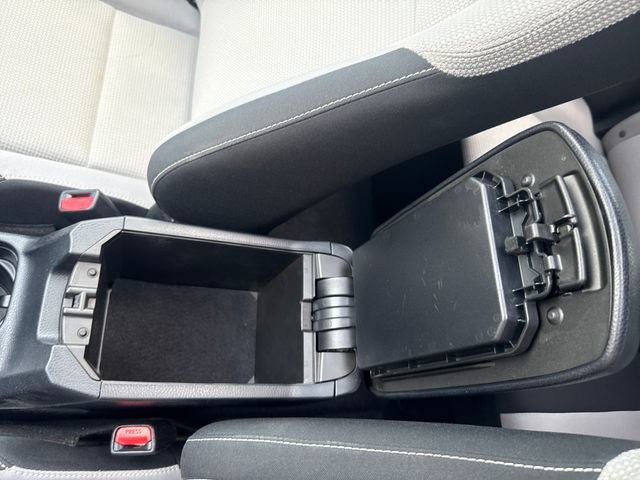 Used 2017 Toyota RAV4 XLE w/ All Weather Liner Package AWD/4WD image 28