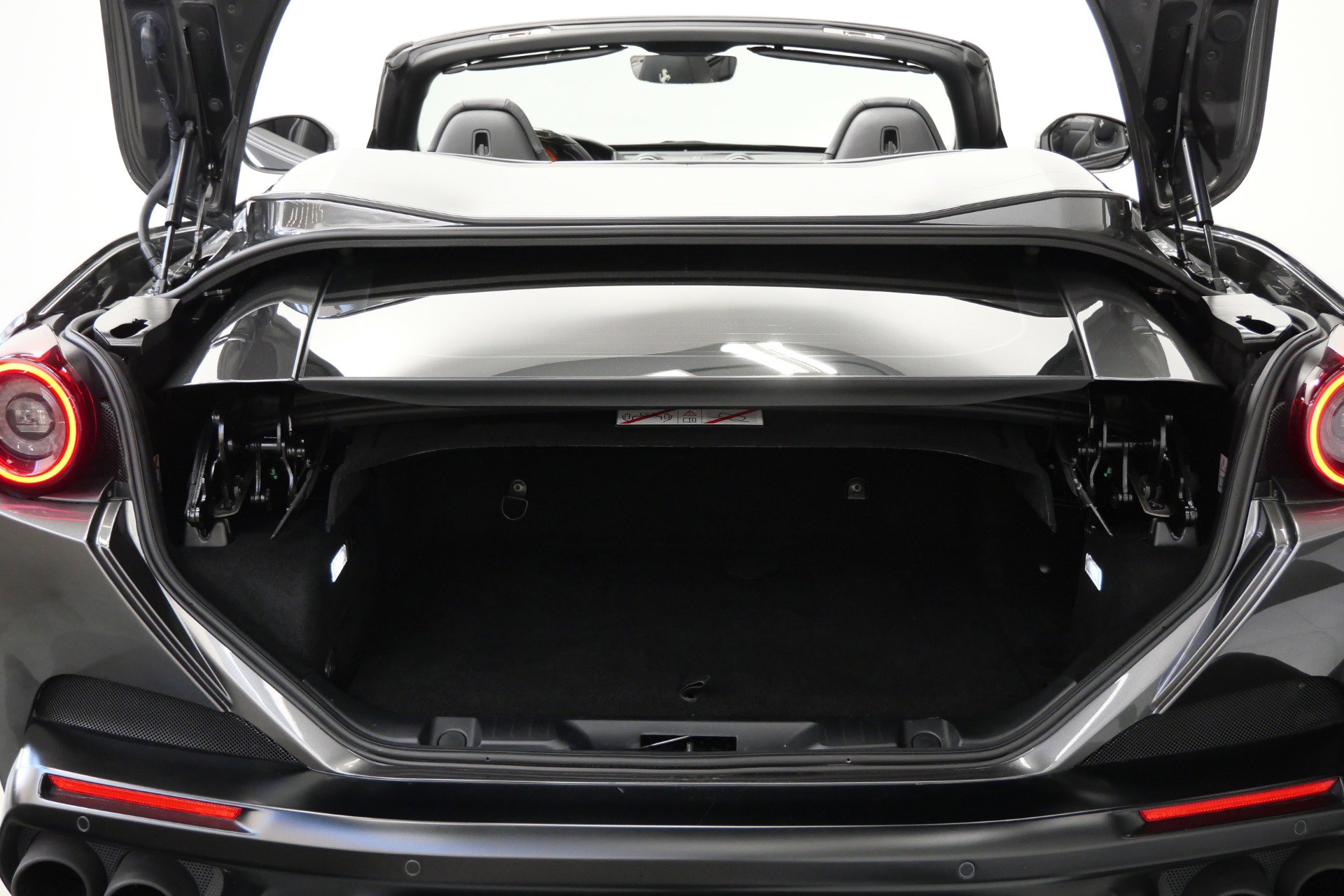 Used 2019 Ferrari Portofino RWD image 19