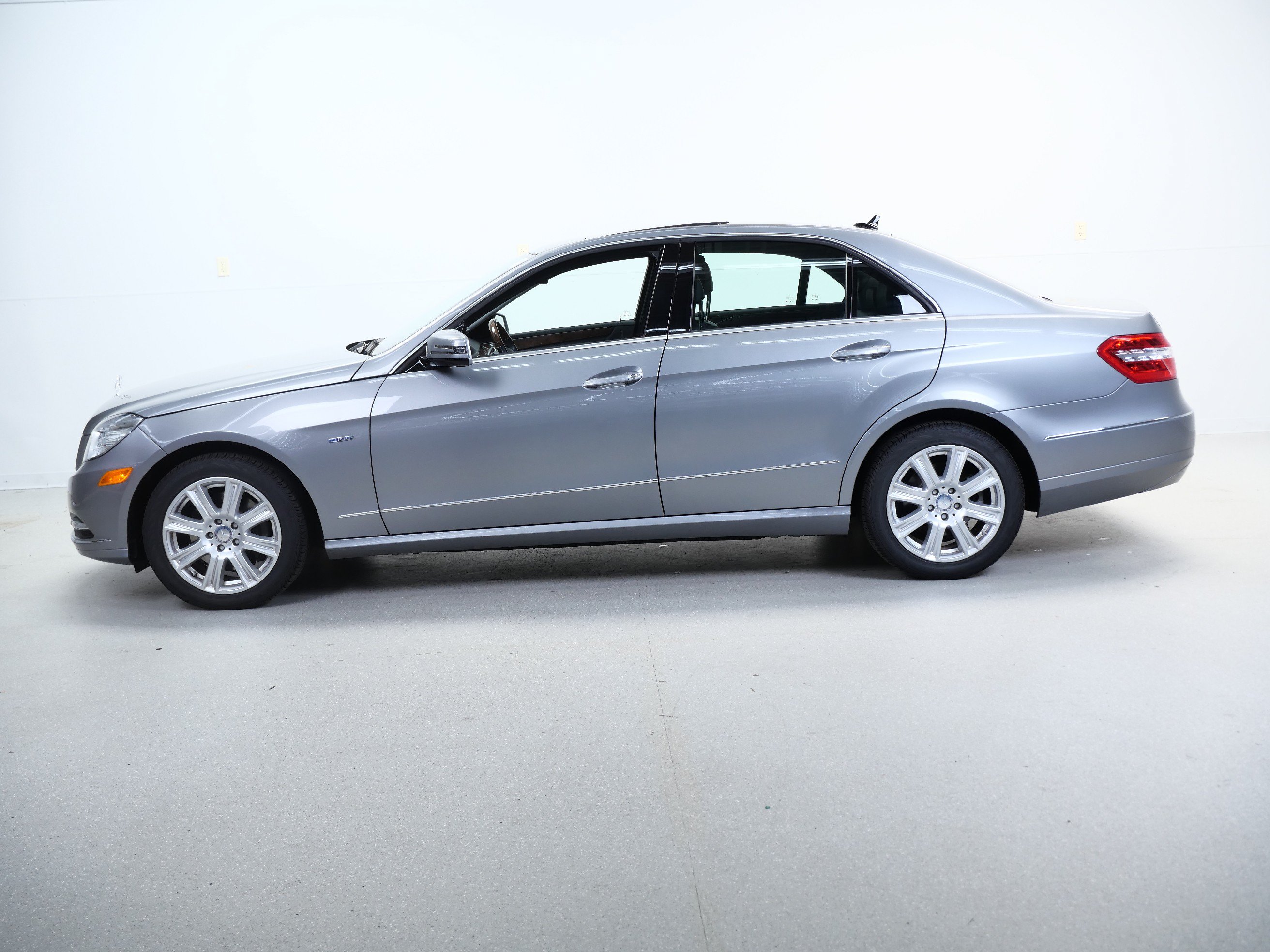 Used 2012 Mercedes-Benz E 350 4MATIC Sedan image 9