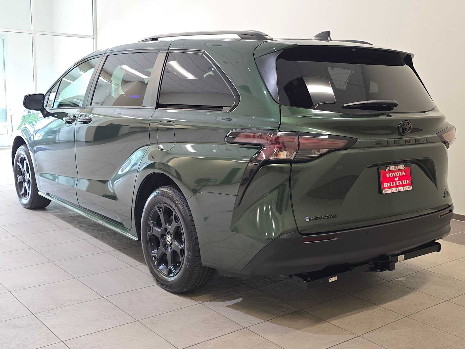 Certified 2026 Toyota Sienna XLE Woodland Edition AWD/4WD image 4