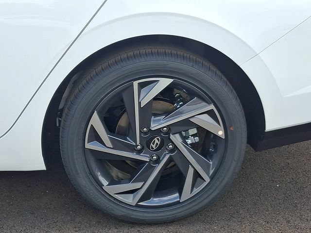 New 2026 Hyundai Elantra Limited FWD image 18