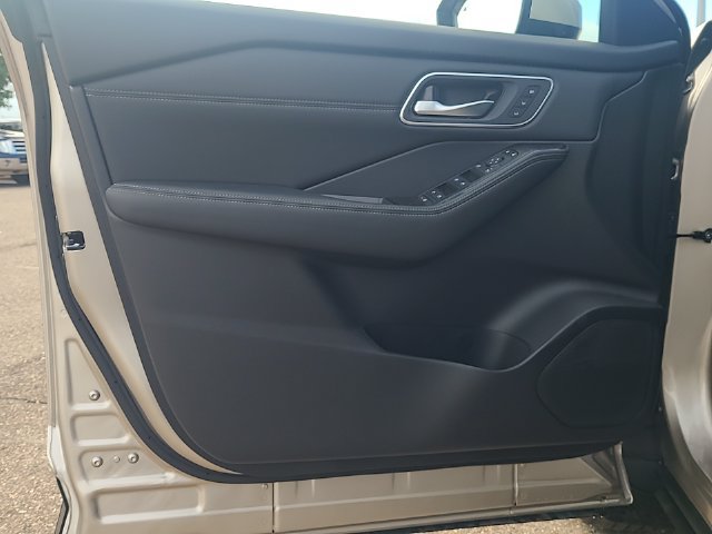 New 2026 Nissan Rogue Platinum AWD/4WD image 10
