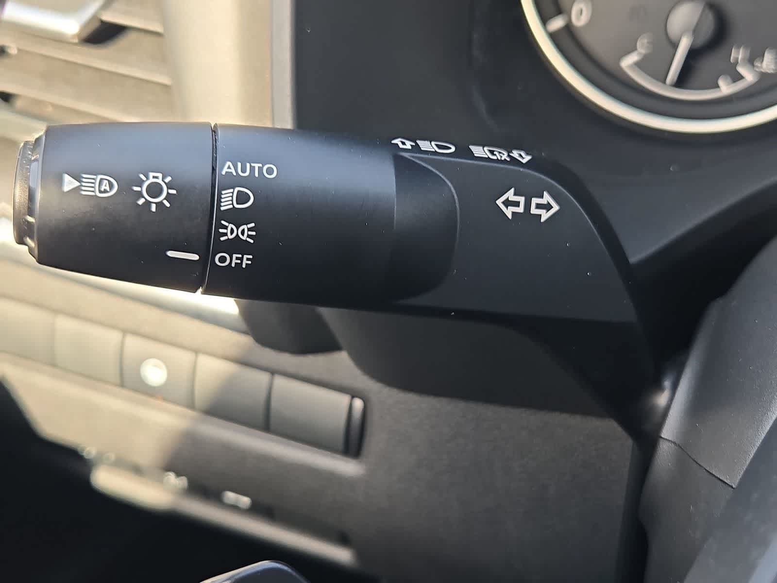 Used 2025 Nissan Rogue SV AWD/4WD image 26