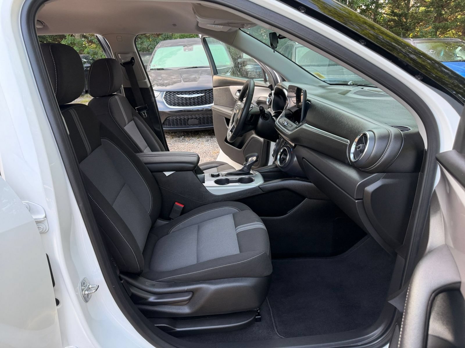 Used 2025 Chevrolet Blazer LT FWD image 36