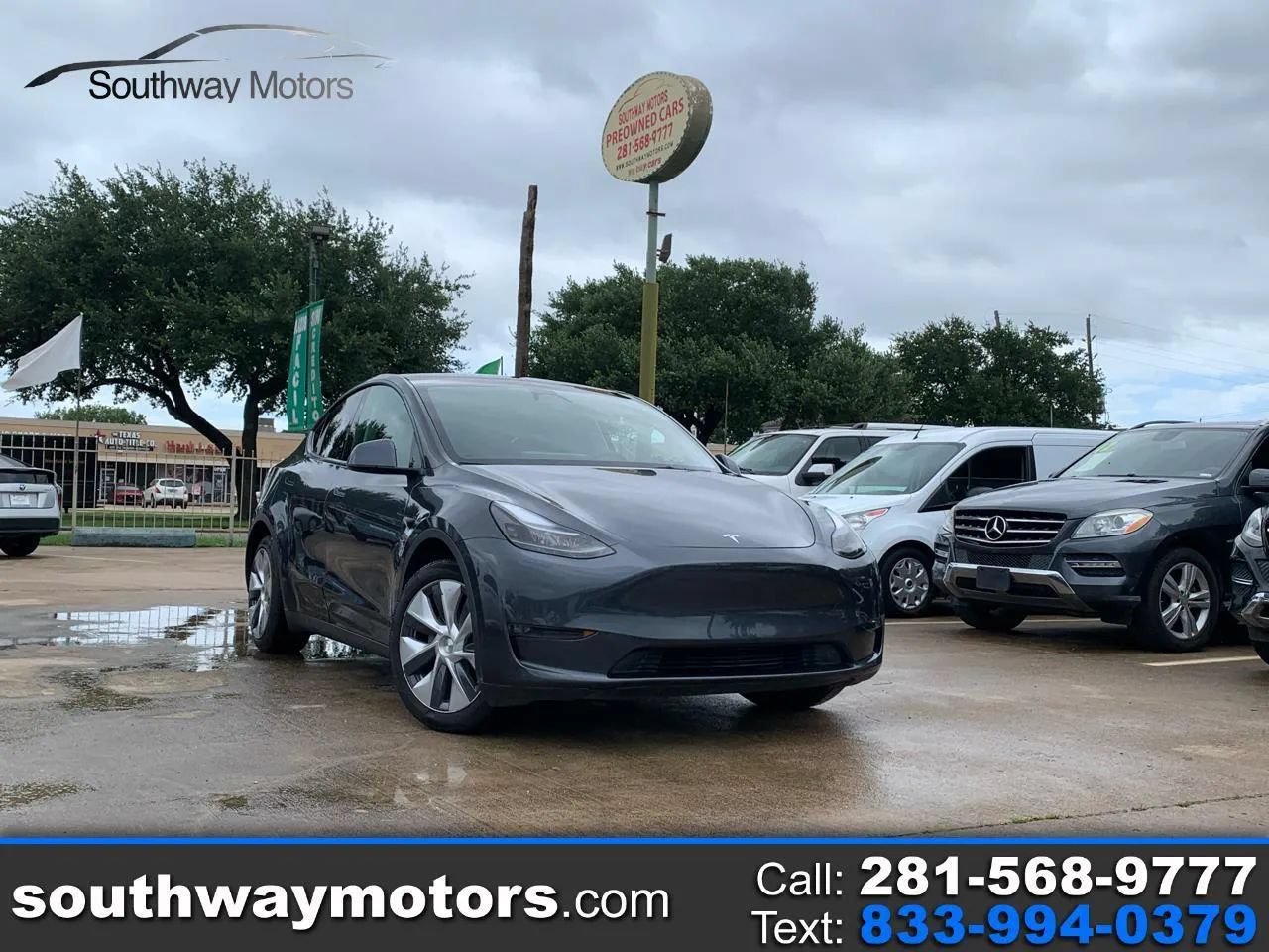Used 2023 Tesla Model Y Long Range AWD/4WD image 1
