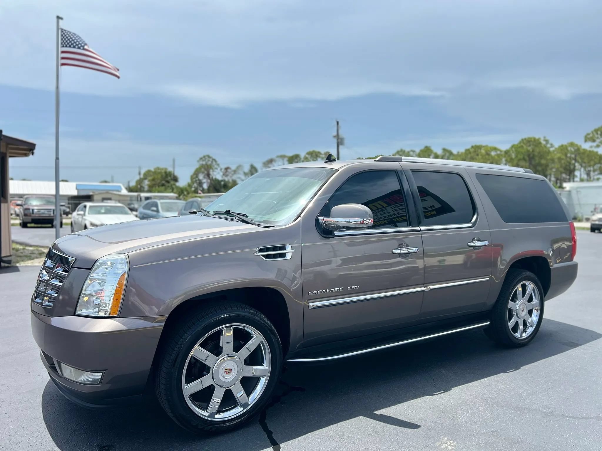 Used 2013 Cadillac Escalade ESV Luxury RWD image 12