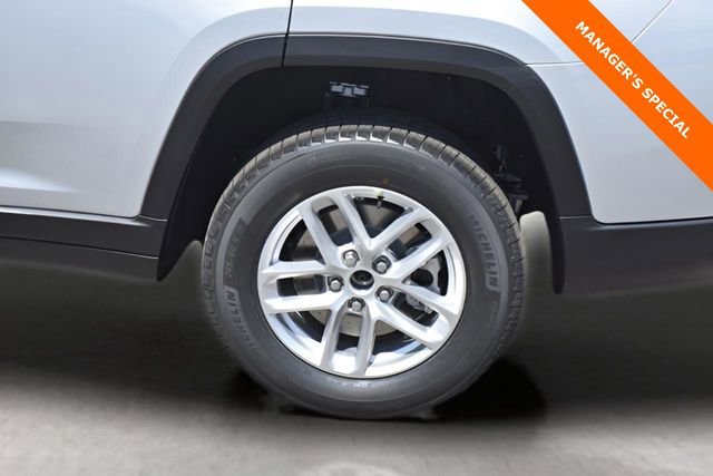 New 2025 Jeep Grand Cherokee L Laredo w/ Luxury Tech Group I image 9