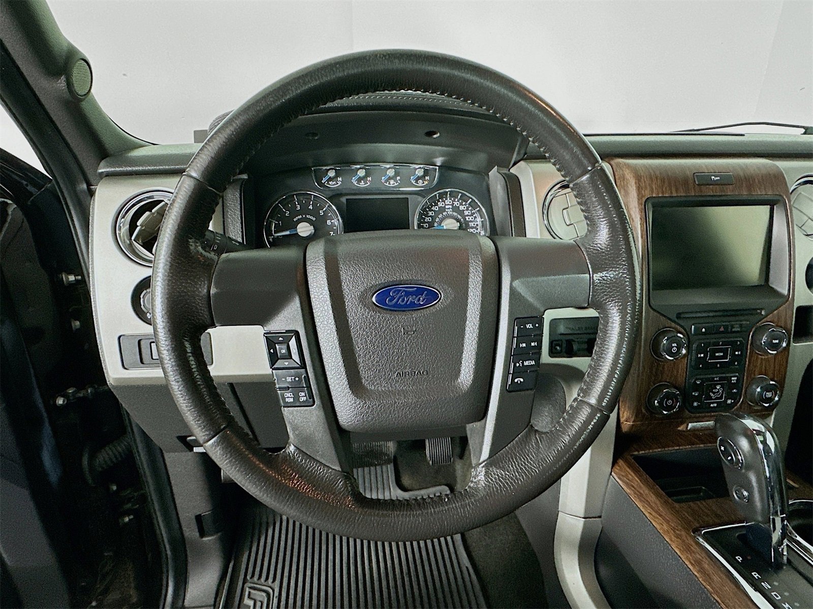 Used 2014 Ford F150 Lariat w/ Equipment Group 502A Luxury image 11