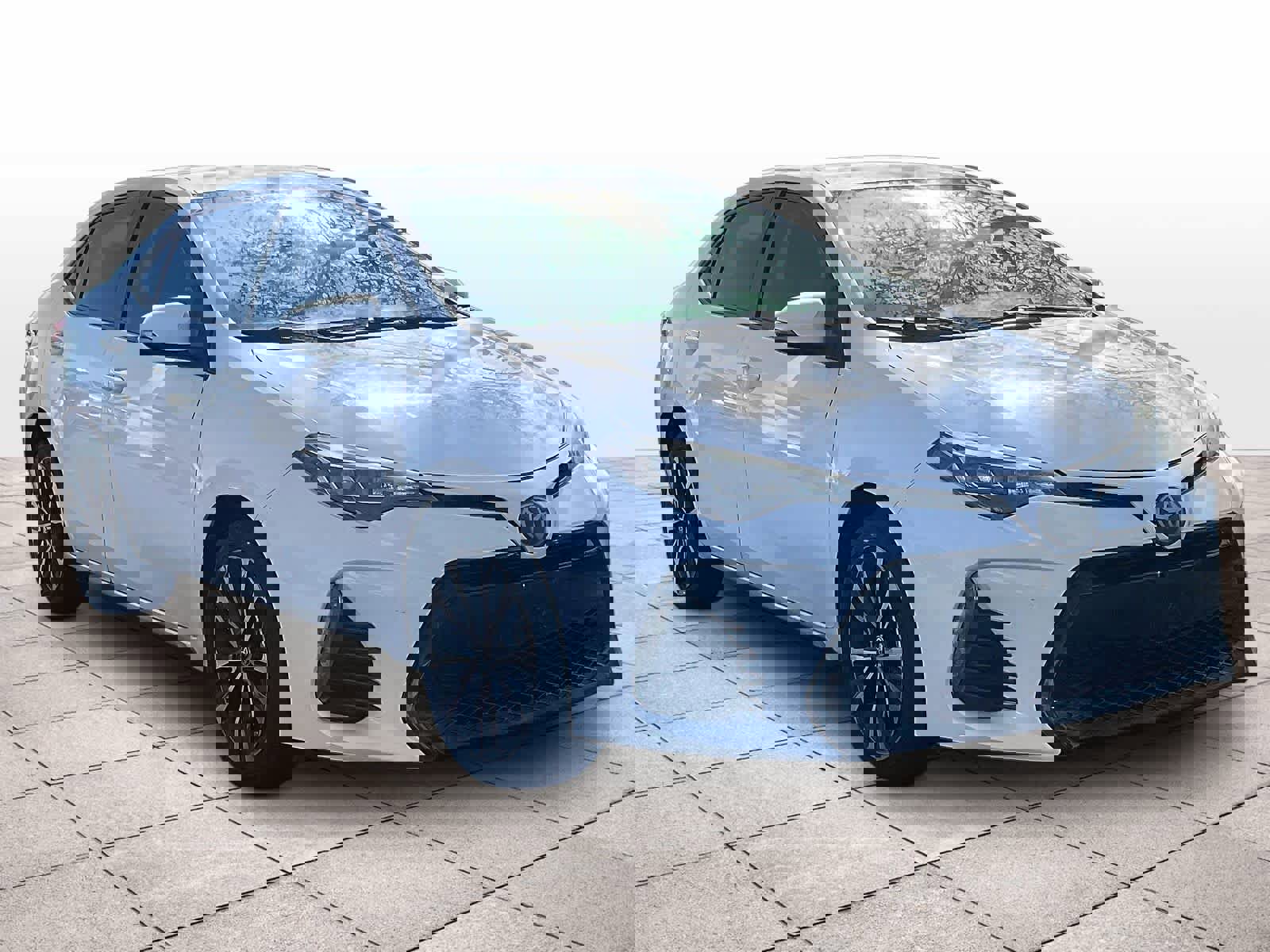 Used 2018 Toyota Corolla SE image 2