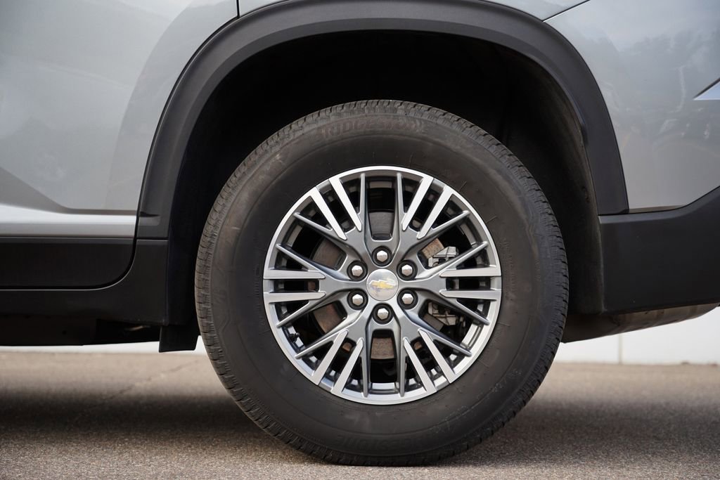 Used 2025 Chevrolet Traverse LT image 35