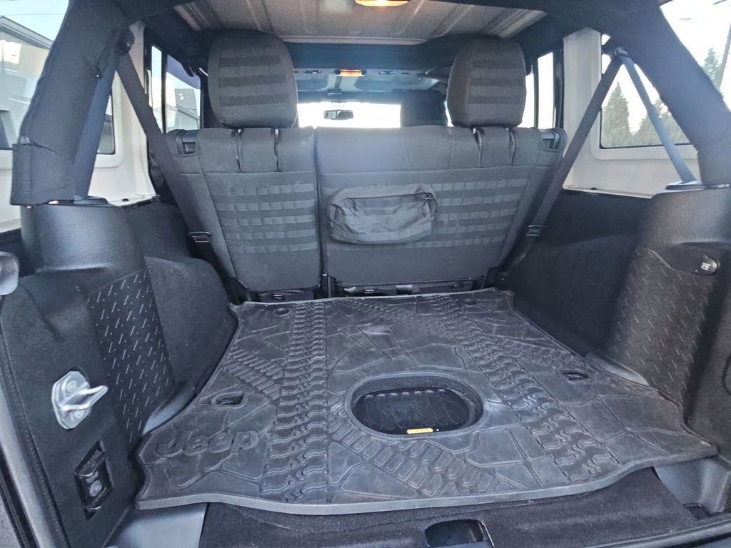 Used 2017 Jeep Wrangler Unlimited Rubicon image 18