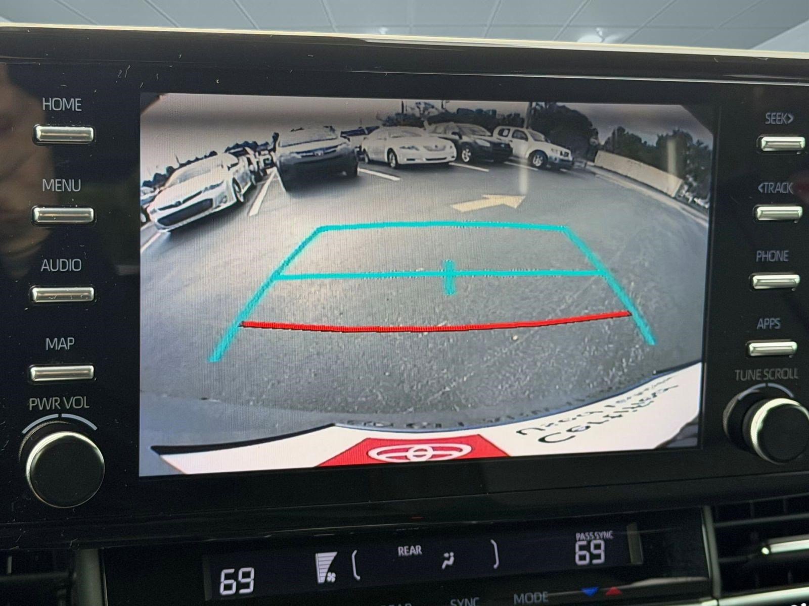 Used 2022 Toyota Sienna XSE FWD image 26
