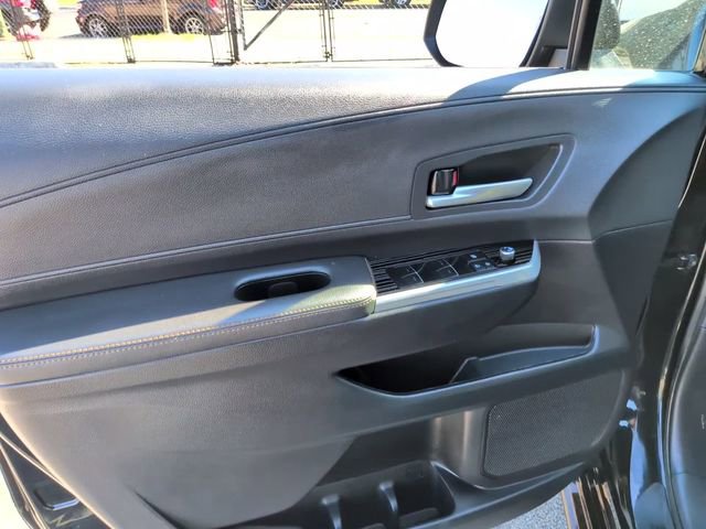 Used 2025 Toyota Sienna XLE Woodland Edition image 16