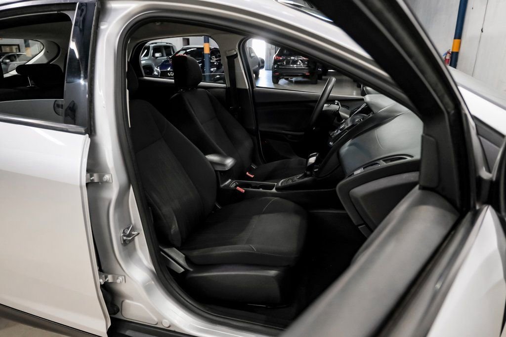 Used 2018 Ford Focus SE FWD image 37