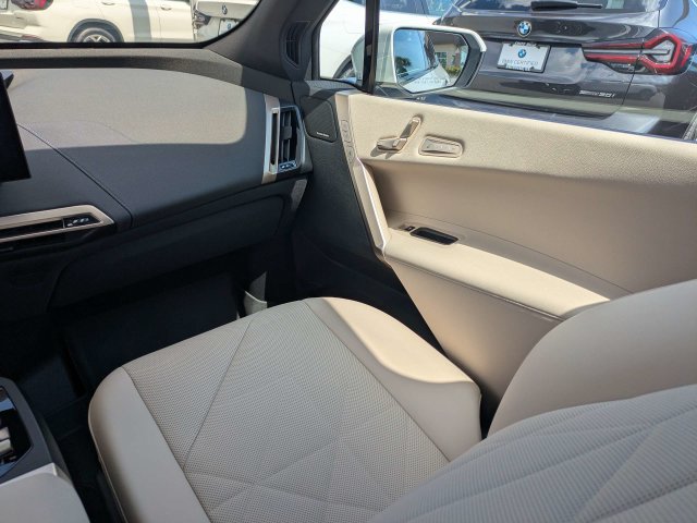 Used 2025 BMW iX xDrive50 w/ Premium Package AWD/4WD image 18