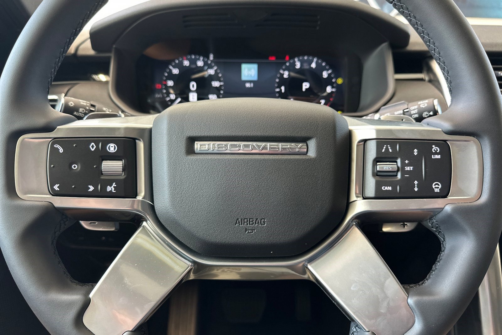 New 2026 Land Rover Discovery S image 17