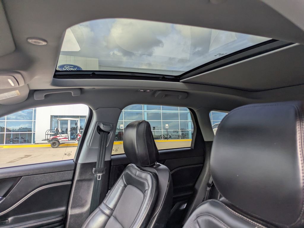 Used 2022 Lincoln Corsair Reserve w/ Equipment Group 201A image 8