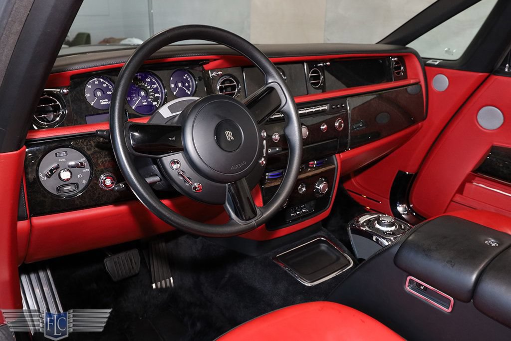 Used 2017 Rolls-Royce Phantom Drophead Coupe RWD image 26