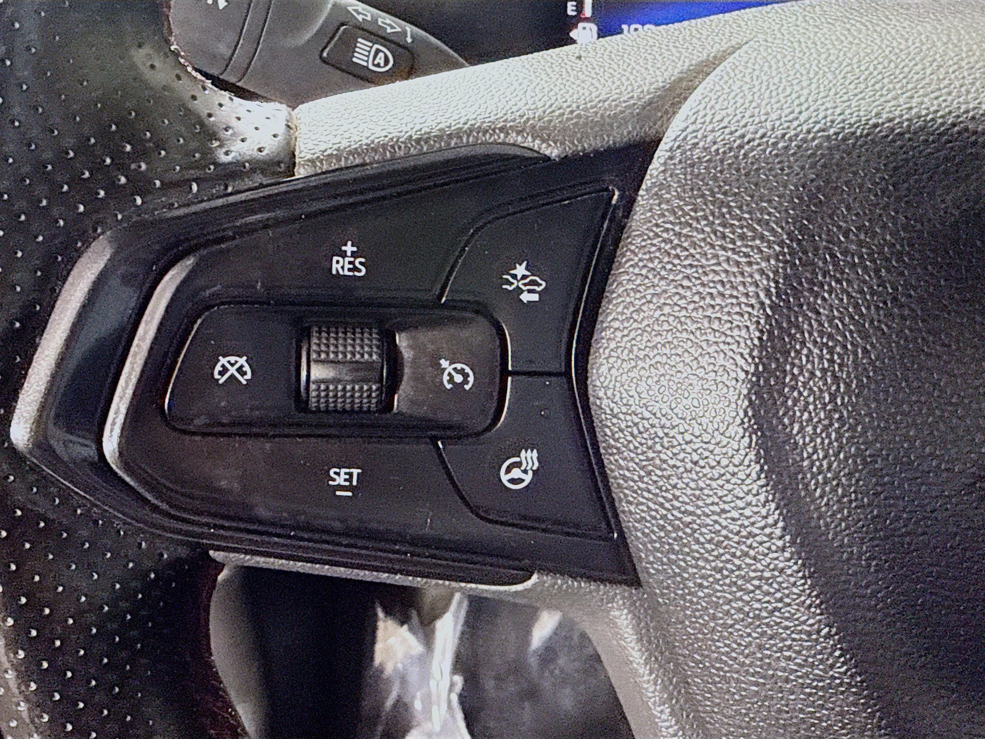 Used 2024 Chevrolet Trax RS w/ Driver Confidence Package FWD image 14