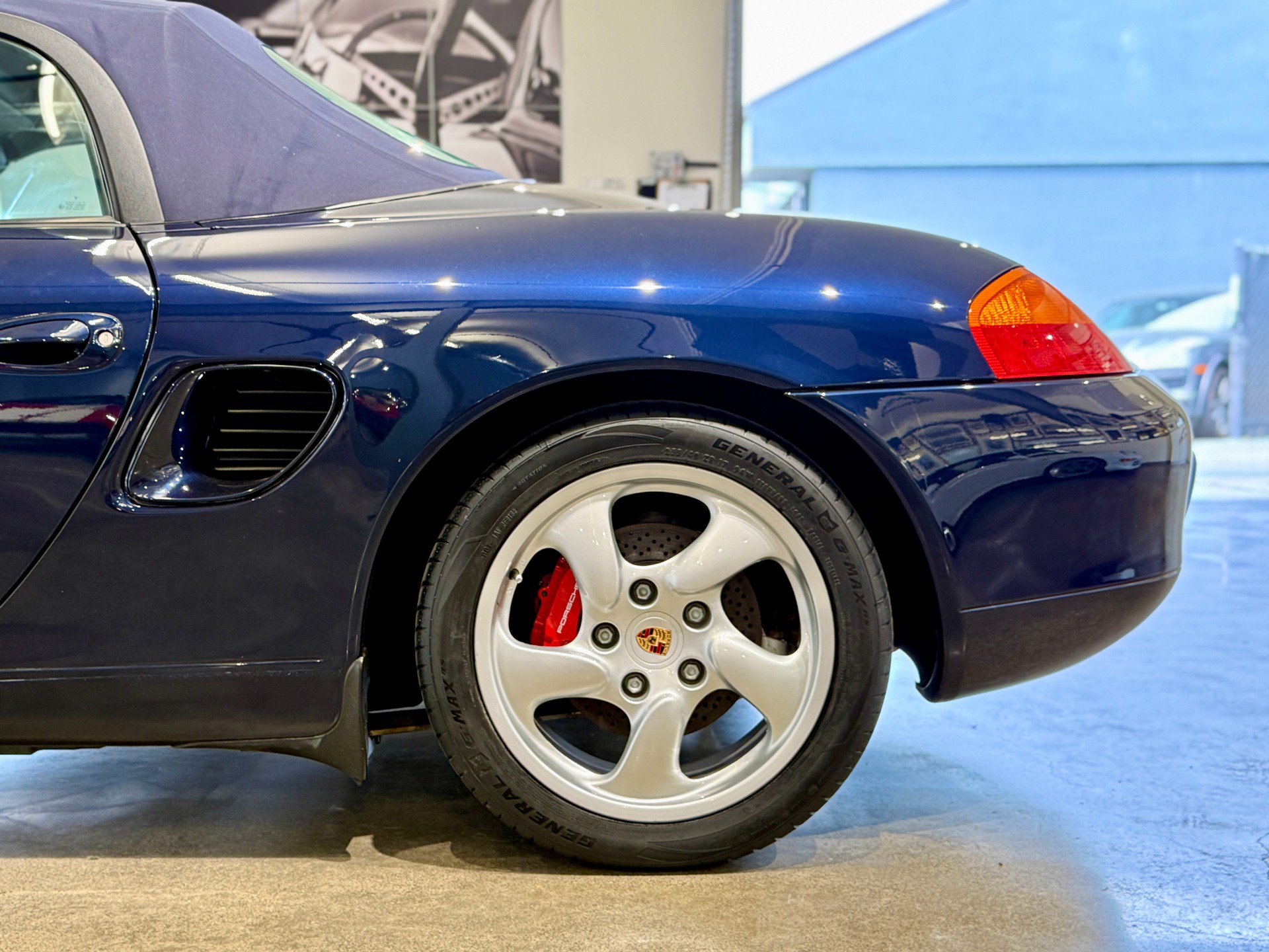 Used 2001 Porsche Boxster S image 17