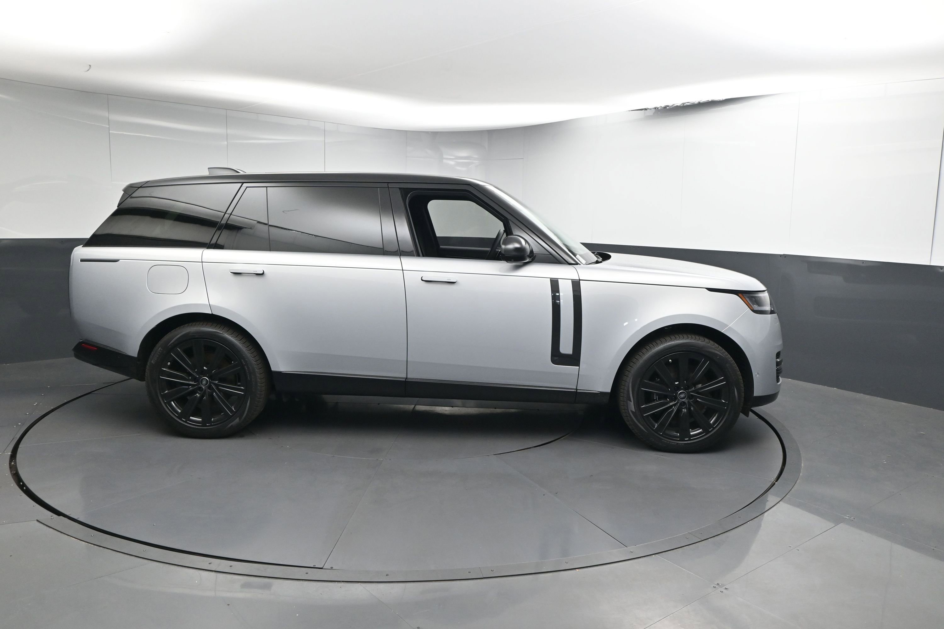 New 2025 Land Rover Range Rover Long Wheelbase SE image 23